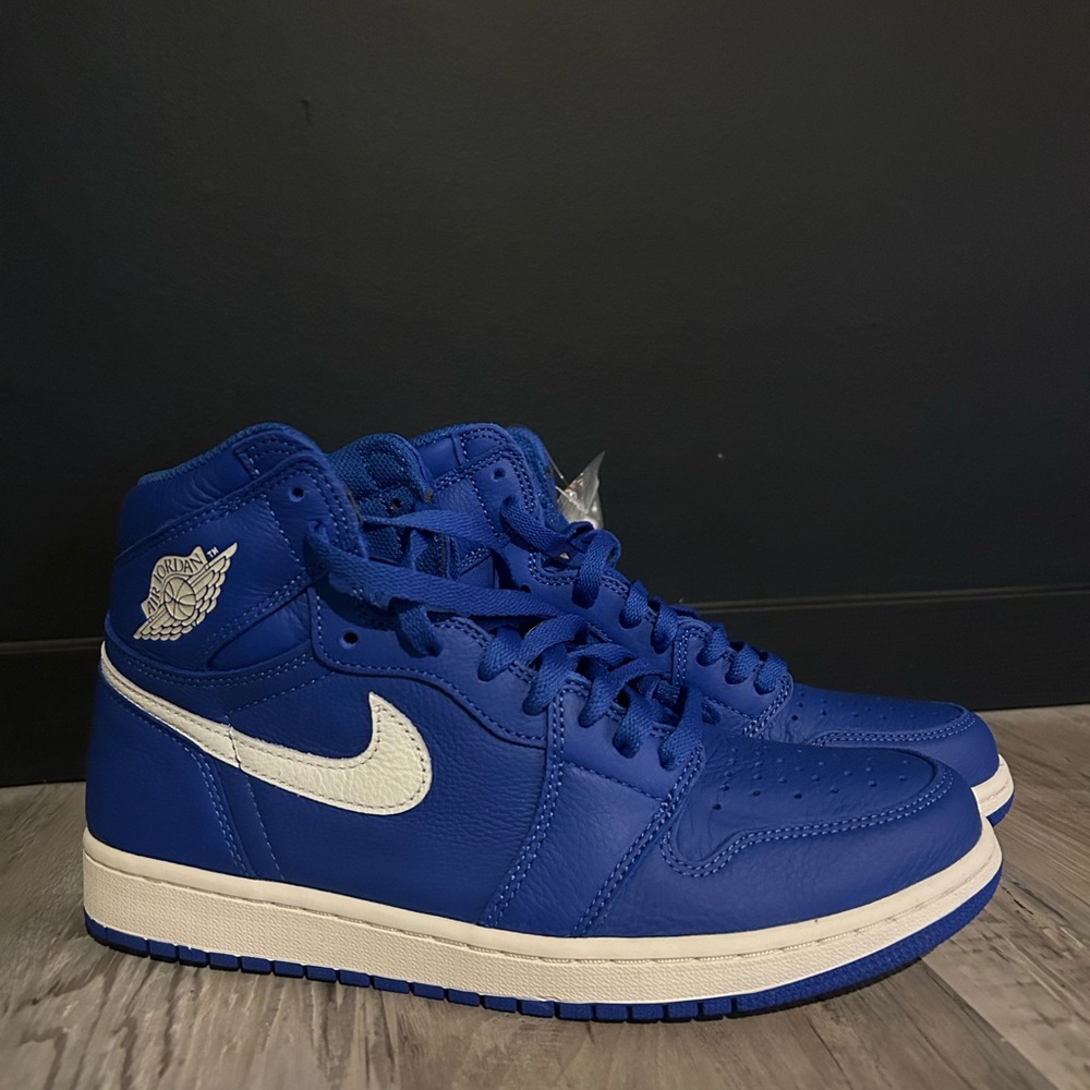 NEVER WORN Air Jordan 1 Retro High Hyper Royal